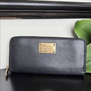 Michael Kors Genuine Leather Zip Wallet Clutch Clean Classic Versatile